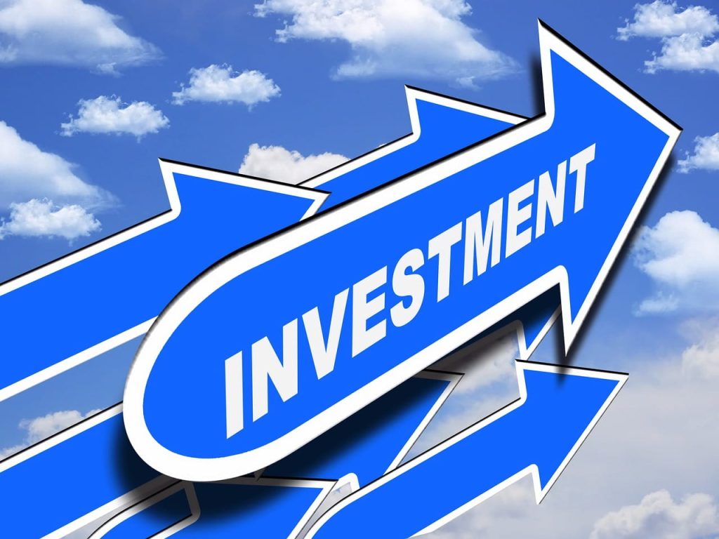 Graphic: Arrow pointing upwards with the inscription "Investment".