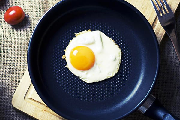 A pan with a fried egg as a symbolic image.