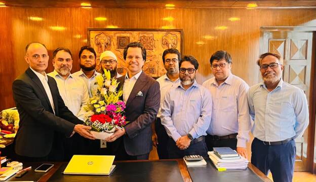 To celebrate this milestone, Chief R&D Officer Dr. ASM Obaidullah Mahmud, along with the Research & Development (R&D) team, extended their heartfelt congratulations to Mohsin Habib Chowdhury and presented him with a bouquet of flowers as a token of their best wishes. Several senior members of the R&D team were present on the occasion, including Syed Rashedul Alam, Head of QA & Process Development; Ali Shazzad Mohammad Morshed, Head of Emulsion, Adhesive & Textile; Md Saiful Ashraf and Sk Emadul Bari, Head of WB Architectural Coating; Md Galib Imtiaz, Head of Solvent-Based Paints & Coatings; Md Jahidur Rahman, Head of R&D Special Projects; and Mahbub Hossain, Manager, Vendor Development & R&D Compliance.